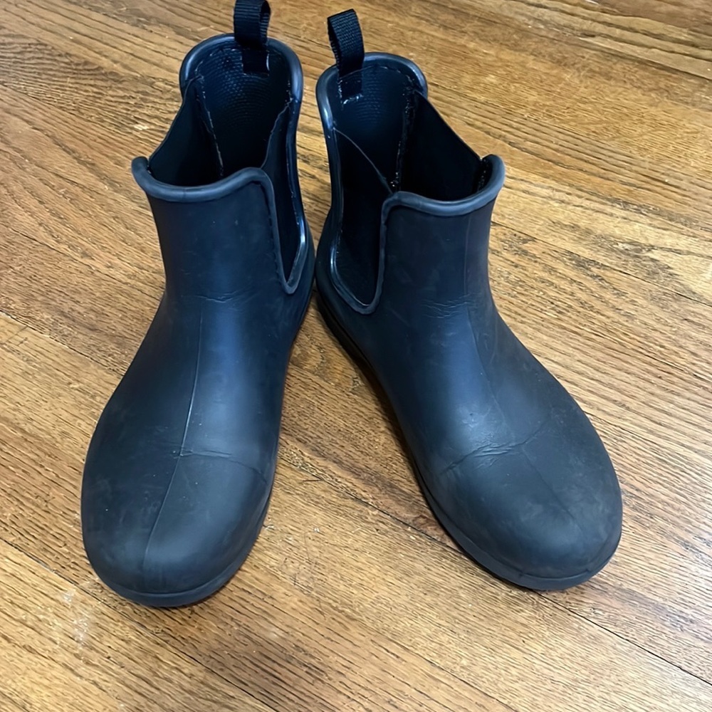 Crocs Freesail Chelsea Women’s Black Waterproof Ankle Boots. Sz 7.